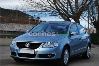 Volkswagen Passat 2.0tdi Highline 4 p. en Barcelona